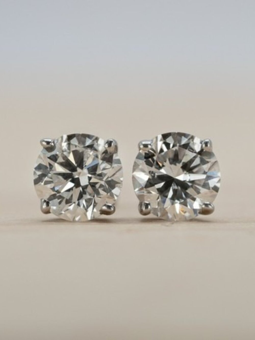 14K White Gold Natural Diamond Screw Back Stud Earring (1.00 CTW)